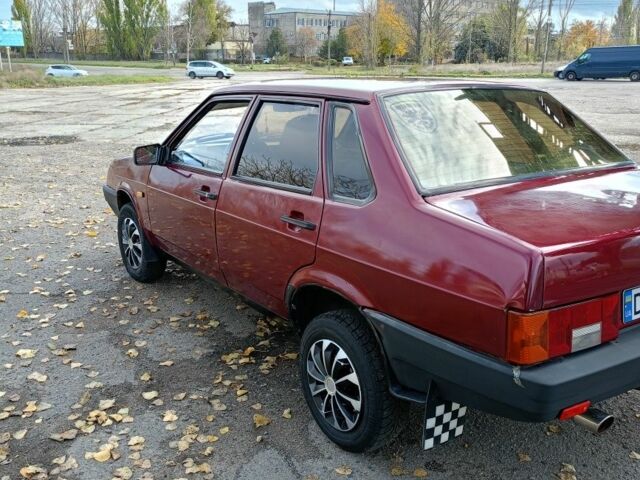 Красный ВАЗ 21099, объемом двигателя 1.5 л и пробегом 100 тыс. км за 1550 $, фото 2 на Automoto.ua