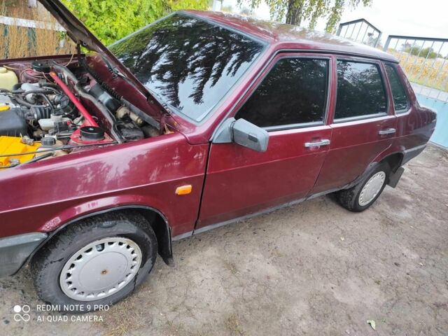 Красный ВАЗ 21099, объемом двигателя 1.5 л и пробегом 200 тыс. км за 952 $, фото 2 на Automoto.ua