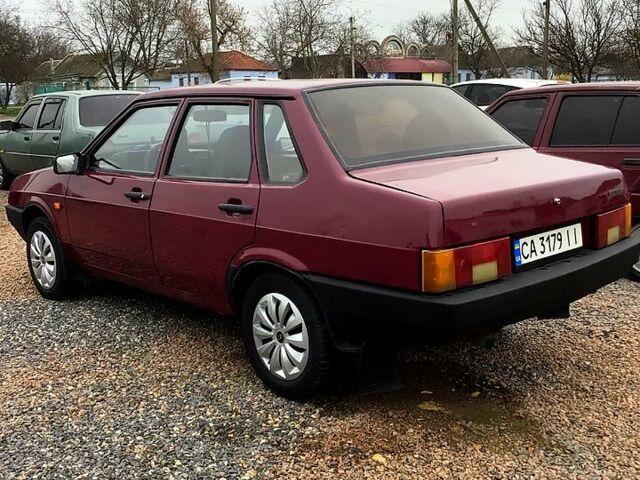 Красный ВАЗ 21099, объемом двигателя 1.5 л и пробегом 150 тыс. км за 1550 $, фото 2 на Automoto.ua