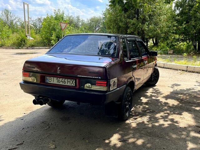 Красный ВАЗ 21099, объемом двигателя 1.5 л и пробегом 300 тыс. км за 1350 $, фото 1 на Automoto.ua