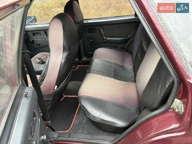 Красный ВАЗ 21099, объемом двигателя 1.6 л и пробегом 305 тыс. км за 1300 $, фото 5 на Automoto.ua