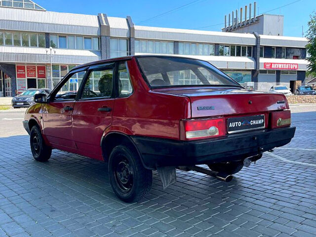Красный ВАЗ 21099, объемом двигателя 1.5 л и пробегом 250 тыс. км за 1400 $, фото 3 на Automoto.ua