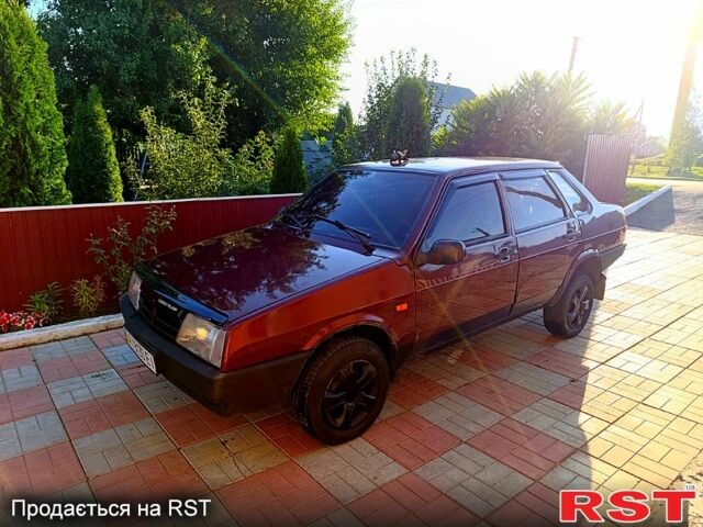 Красный ВАЗ 21099, объемом двигателя 1.6 л и пробегом 205 тыс. км за 999 $, фото 2 на Automoto.ua