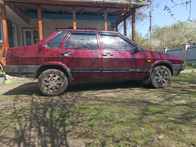 Красный ВАЗ 21099, объемом двигателя 1.6 л и пробегом 170 тыс. км за 2384 $, фото 4 на Automoto.ua