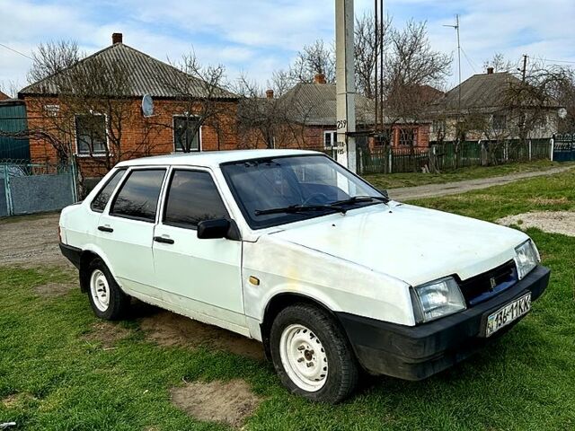ВАЗ 21099, объемом двигателя 15 л и пробегом 300 тыс. км за 1100 $, фото 1 на Automoto.ua
