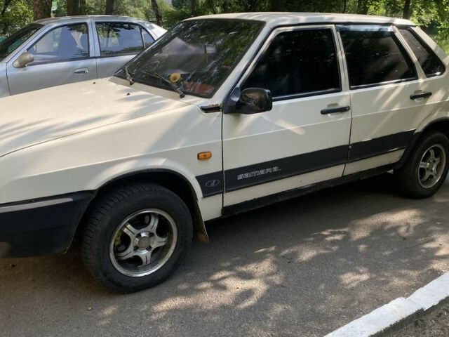 Желтый ВАЗ 21099, объемом двигателя 1.5 л и пробегом 150 тыс. км за 1100 $, фото 2 на Automoto.ua