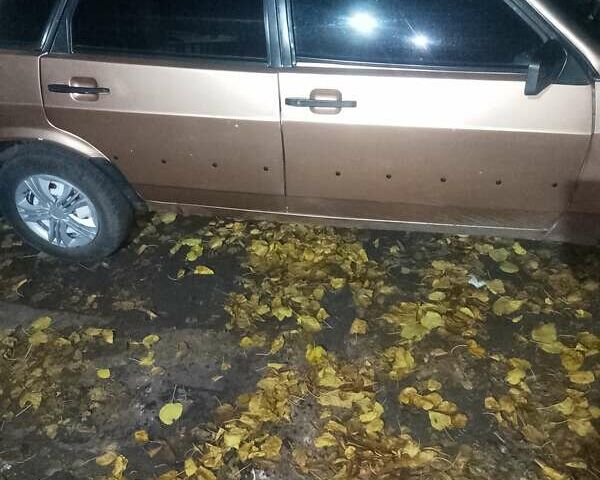 Желтый ВАЗ 21099, объемом двигателя 1.5 л и пробегом 250 тыс. км за 1100 $, фото 5 на Automoto.ua