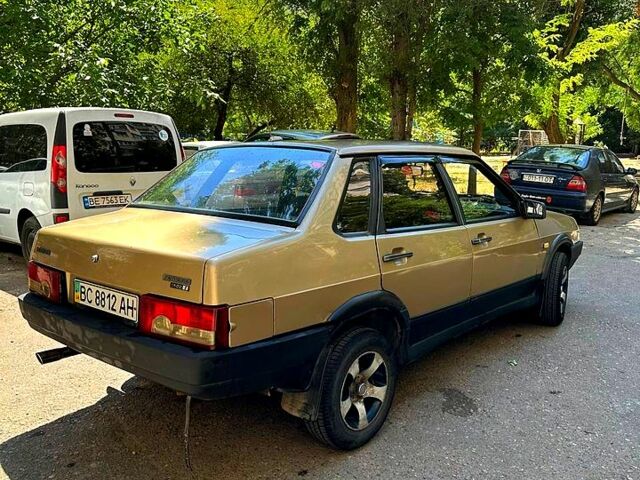 Жовтий ВАЗ 21099, об'ємом двигуна 1.5 л та пробігом 100 тис. км за 1100 $, фото 3 на Automoto.ua