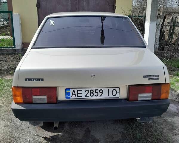 Желтый ВАЗ 21099, объемом двигателя 1.5 л и пробегом 181 тыс. км за 1800 $, фото 3 на Automoto.ua