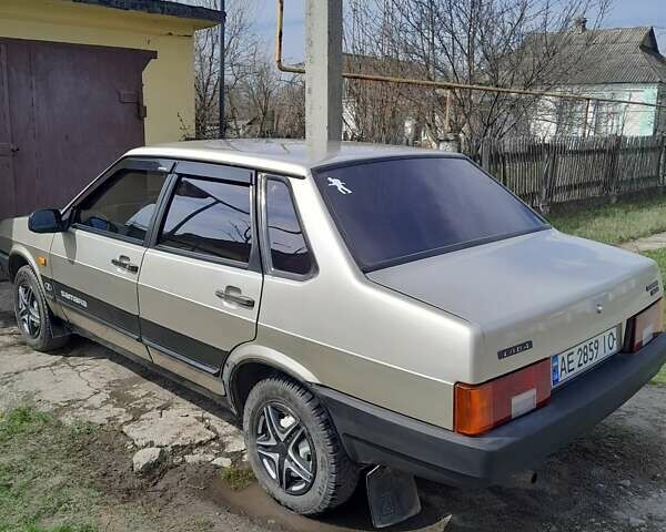 Желтый ВАЗ 21099, объемом двигателя 1.5 л и пробегом 181 тыс. км за 1800 $, фото 4 на Automoto.ua