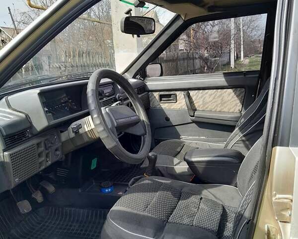 Желтый ВАЗ 21099, объемом двигателя 1.5 л и пробегом 181 тыс. км за 1800 $, фото 2 на Automoto.ua