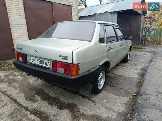 Желтый ВАЗ 21099, объемом двигателя 1.5 л и пробегом 300 тыс. км за 1350 $, фото 3 на Automoto.ua