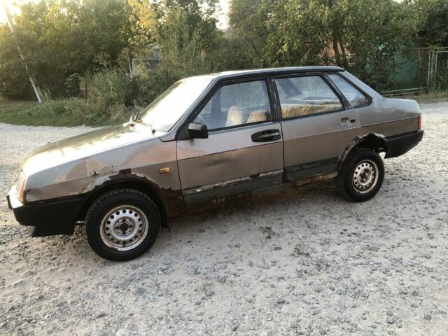 Серый ВАЗ 21099, объемом двигателя 1.5 л и пробегом 300 тыс. км за 499 $, фото 1 на Automoto.ua