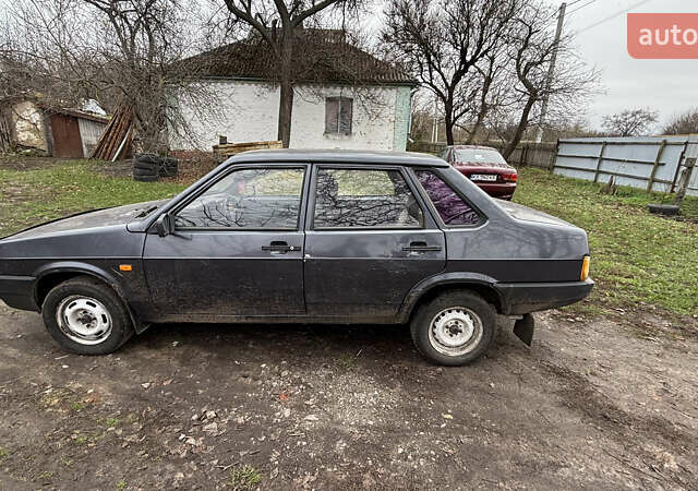 Серый ВАЗ 21099, объемом двигателя 1.6 л и пробегом 300 тыс. км за 1000 $, фото 1 на Automoto.ua