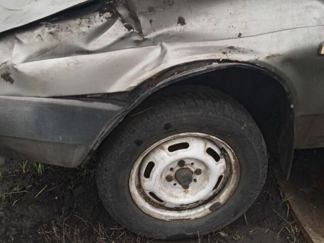 Серый ВАЗ 21099, объемом двигателя 1.5 л и пробегом 177 тыс. км за 400 $, фото 7 на Automoto.ua