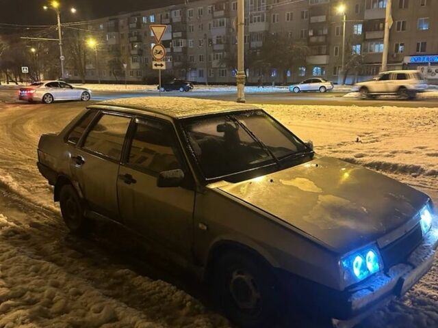 Серый ВАЗ 21099, объемом двигателя 1.5 л и пробегом 300 тыс. км за 670 $, фото 1 на Automoto.ua