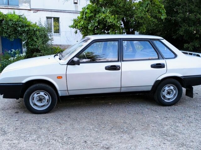 Серый ВАЗ 21099, объемом двигателя 1.5 л и пробегом 174 тыс. км за 1400 $, фото 3 на Automoto.ua