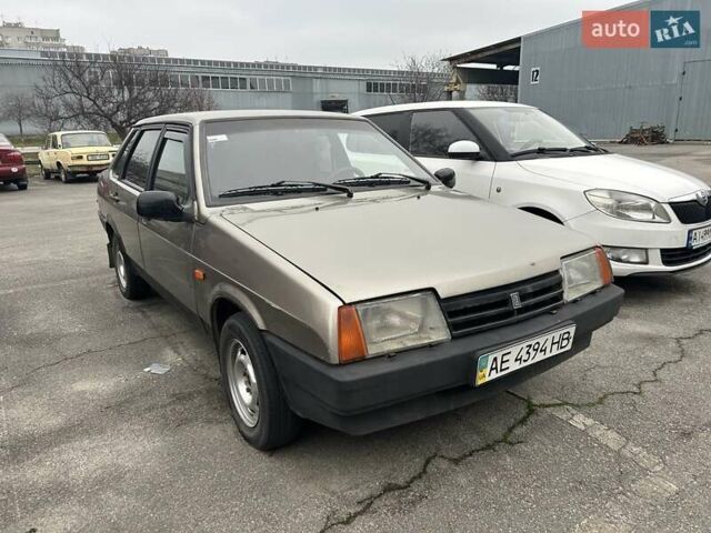 Сірий ВАЗ 21099, об'ємом двигуна 1.6 л та пробігом 402 тис. км за 1000 $, фото 4 на Automoto.ua