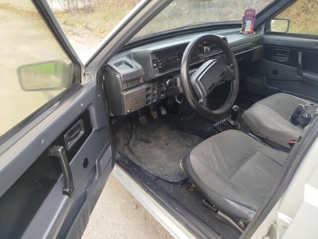 Сірий ВАЗ 21099, об'ємом двигуна 1.5 л та пробігом 250 тис. км за 950 $, фото 5 на Automoto.ua