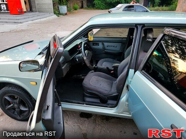 Серый ВАЗ 21099, объемом двигателя 1.5 л и пробегом 181 тыс. км за 1600 $, фото 5 на Automoto.ua