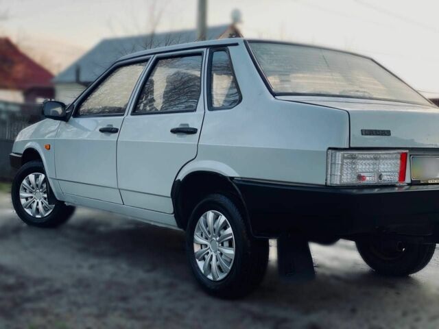 Серый ВАЗ 21099, объемом двигателя 1.5 л и пробегом 200 тыс. км за 2000 $, фото 4 на Automoto.ua