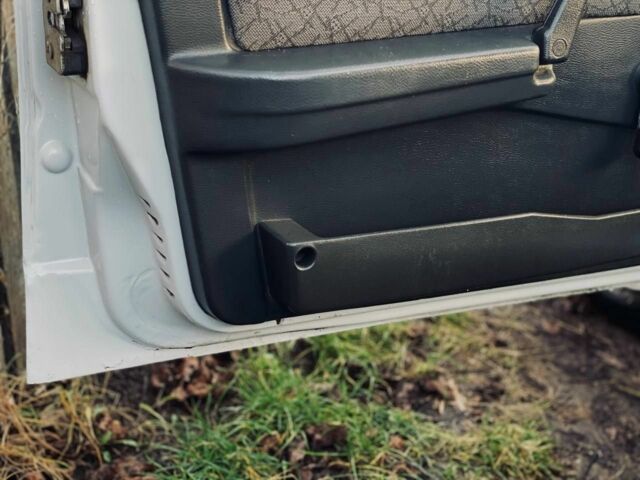 Серый ВАЗ 21099, объемом двигателя 1.5 л и пробегом 200 тыс. км за 2000 $, фото 5 на Automoto.ua