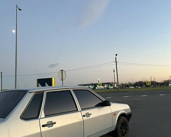 Серый ВАЗ 21099, объемом двигателя 1.5 л и пробегом 200 тыс. км за 1700 $, фото 2 на Automoto.ua