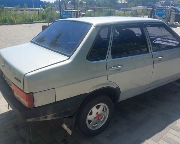 Сірий ВАЗ 21099, об'ємом двигуна 1.5 л та пробігом 185 тис. км за 2000 $, фото 4 на Automoto.ua