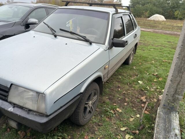 Серый ВАЗ 21099, объемом двигателя 1.5 л и пробегом 200 тыс. км за 1000 $, фото 1 на Automoto.ua