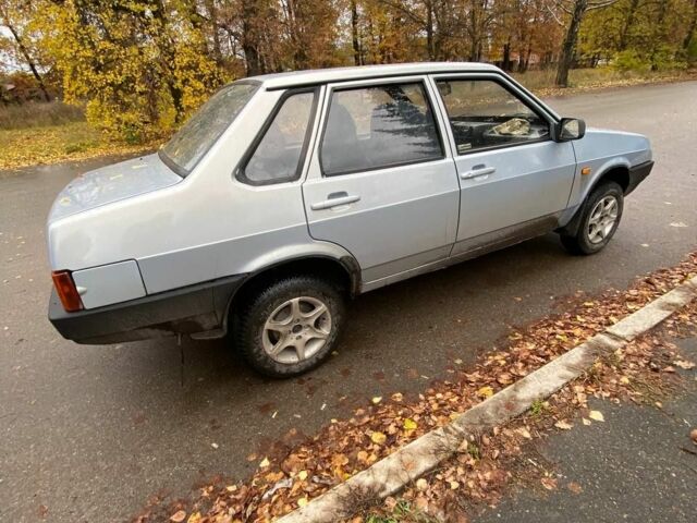 Серый ВАЗ 21099, объемом двигателя 1.5 л и пробегом 400 тыс. км за 1500 $, фото 2 на Automoto.ua