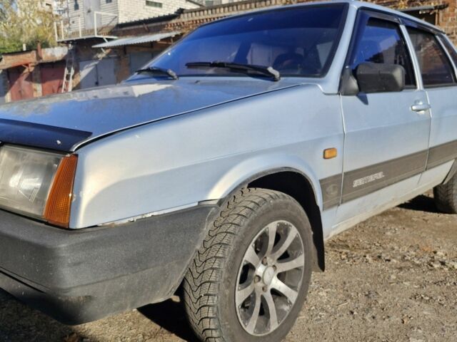 Серый ВАЗ 21099, объемом двигателя 1.5 л и пробегом 258 тыс. км за 2100 $, фото 4 на Automoto.ua