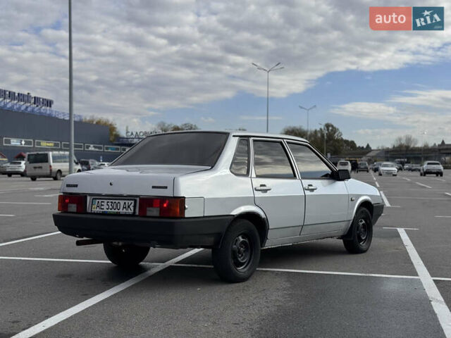 ВАЗ 21099 2005 в Днепре (Днепропетровске) на Automoto.ua Серый ВАЗ 21099, объемом двигателя 1.6 л и пробегом 140 тыс. км за 2500 $, фото 4 на Automoto.ua