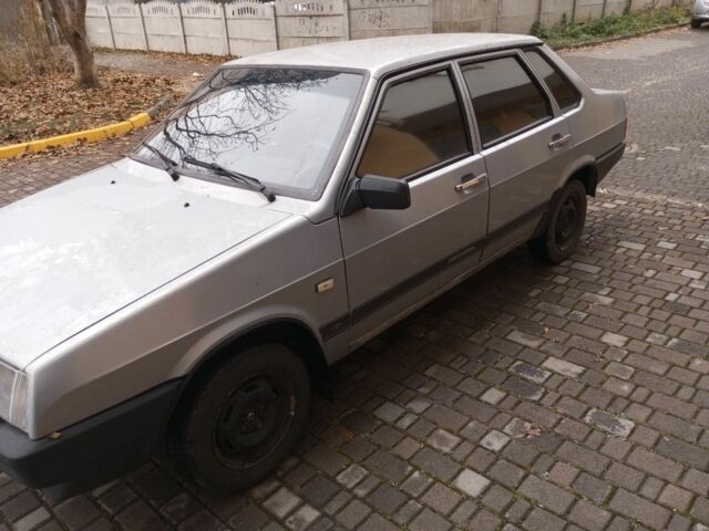 Серый ВАЗ 21099, объемом двигателя 1.5 л и пробегом 300 тыс. км за 600 $, фото 1 на Automoto.ua