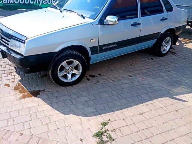 Серый ВАЗ 21099, объемом двигателя 1.5 л и пробегом 200 тыс. км за 2300 $, фото 2 на Automoto.ua