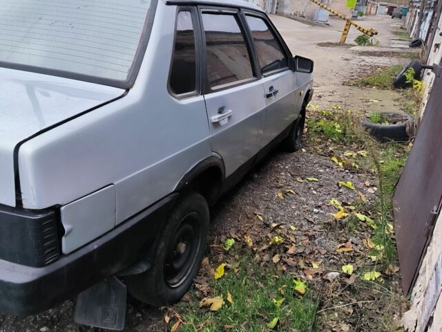 Серый ВАЗ 21099, объемом двигателя 1.5 л и пробегом 100 тыс. км за 750 $, фото 3 на Automoto.ua