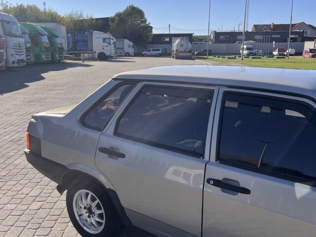 Серый ВАЗ 21099, объемом двигателя 1.5 л и пробегом 200 тыс. км за 1550 $, фото 2 на Automoto.ua