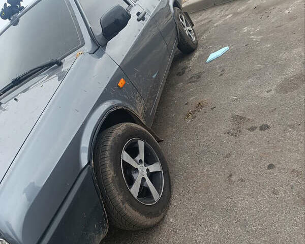 Серый ВАЗ 21099, объемом двигателя 1.5 л и пробегом 105 тыс. км за 2100 $, фото 4 на Automoto.ua