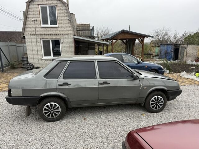 Серый ВАЗ 21099, объемом двигателя 1.5 л и пробегом 200 тыс. км за 999 $, фото 4 на Automoto.ua