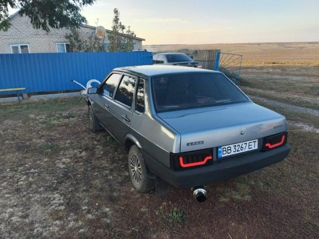 Серый ВАЗ 21099, объемом двигателя 1.5 л и пробегом 187 тыс. км за 2000 $, фото 4 на Automoto.ua