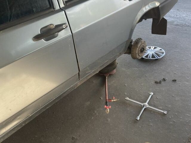 Серый ВАЗ 21099, объемом двигателя 1.5 л и пробегом 390 тыс. км за 1500 $, фото 4 на Automoto.ua