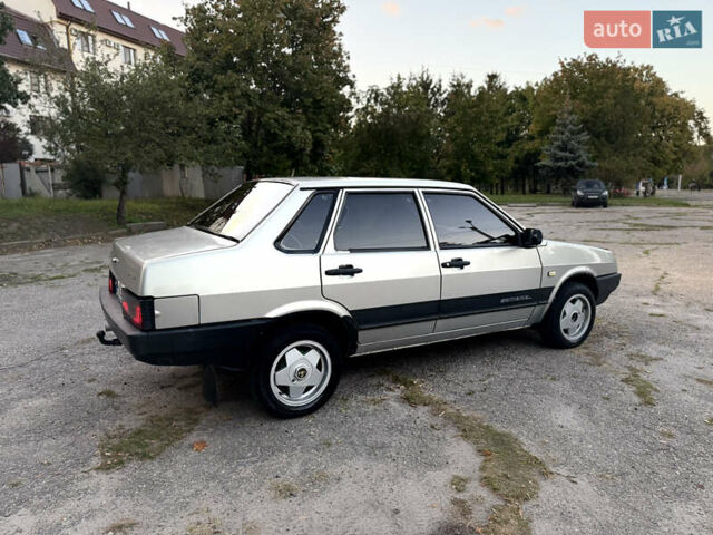 Серый ВАЗ 21099, объемом двигателя 1.5 л и пробегом 182 тыс. км за 1999 $, фото 5 на Automoto.ua