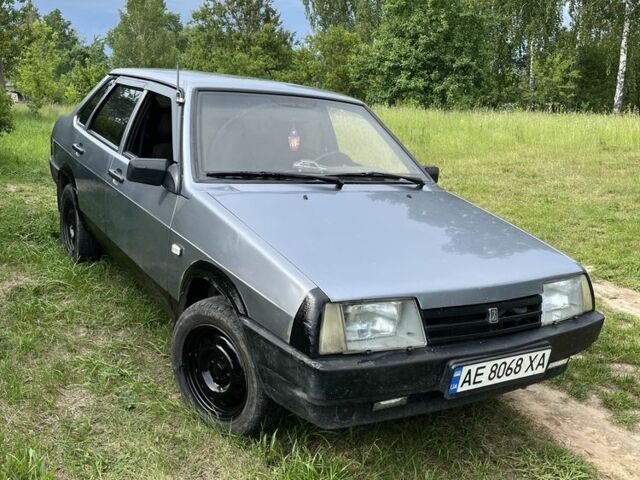 Серый ВАЗ 21099, объемом двигателя 1.5 л и пробегом 330 тыс. км за 2200 $, фото 5 на Automoto.ua