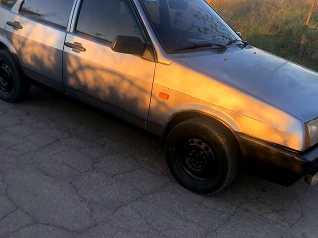 Серый ВАЗ 21099, объемом двигателя 1.5 л и пробегом 220 тыс. км за 900 $, фото 3 на Automoto.ua