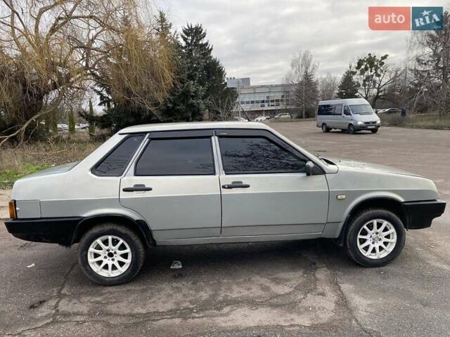 Серый ВАЗ 21099, объемом двигателя 1.5 л и пробегом 180 тыс. км за 2100 $, фото 5 на Automoto.ua
