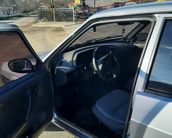 Серый ВАЗ 21099, объемом двигателя 1.6 л и пробегом 250 тыс. км за 2200 $, фото 3 на Automoto.ua