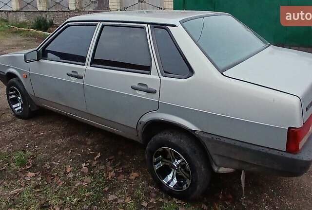 Сірий ВАЗ 21099, об'ємом двигуна 1.6 л та пробігом 180 тис. км за 1999 $, фото 5 на Automoto.ua