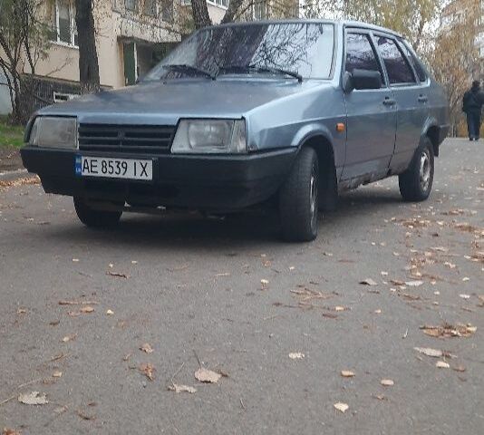 Серый ВАЗ 21099, объемом двигателя 1.6 л и пробегом 220 тыс. км за 950 $, фото 4 на Automoto.ua