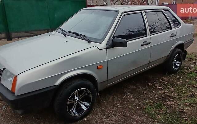 Сірий ВАЗ 21099, об'ємом двигуна 1.6 л та пробігом 180 тис. км за 1999 $, фото 4 на Automoto.ua