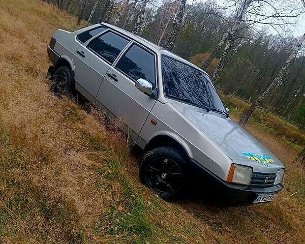 Серый ВАЗ 21099, объемом двигателя 1.6 л и пробегом 190 тыс. км за 1550 $, фото 6 на Automoto.ua