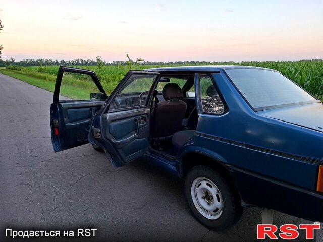 Синий ВАЗ 21099, объемом двигателя 1.3 л и пробегом 80 тыс. км за 1000 $, фото 6 на Automoto.ua